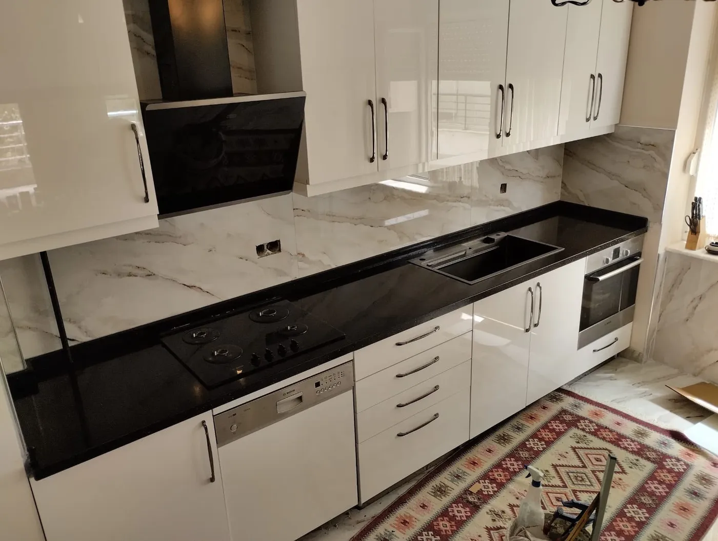 Mermer banyo tezgahı ve denizlik uygulaması — Antalya