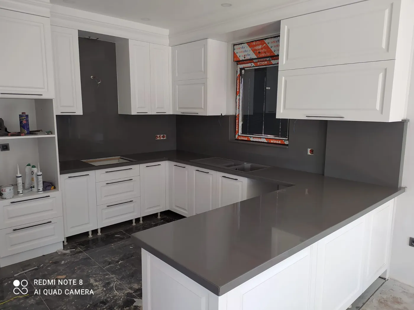 Mermer banyo tezgahı ve denizlik uygulaması — Antalya
