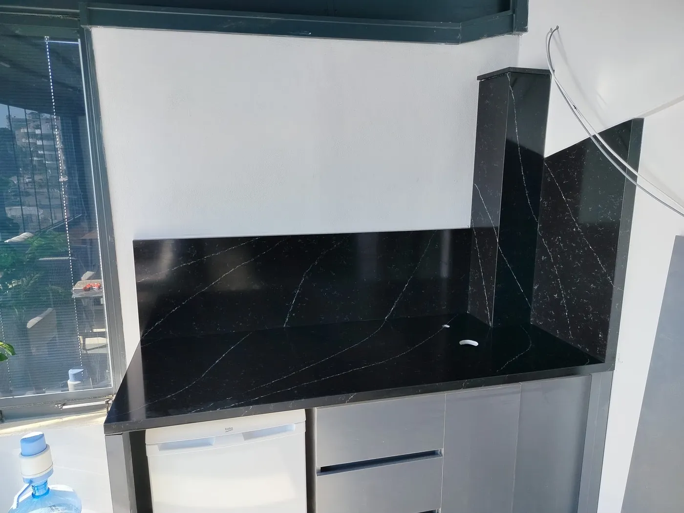 Mermer banyo tezgahı ve denizlik uygulaması — Antalya