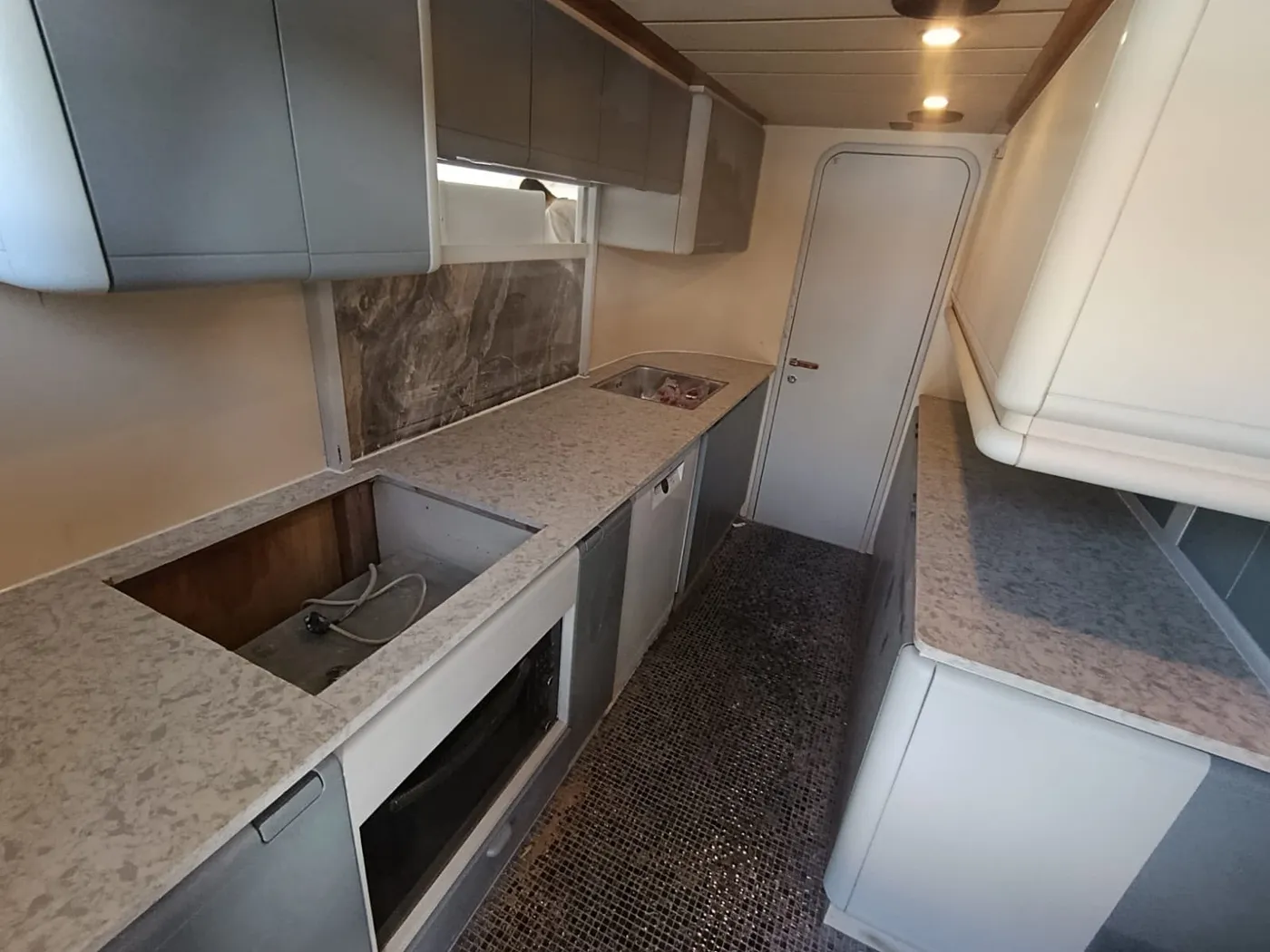 Ölçüye özel mutfak dolabı ve tezgah — Antalya Kepez