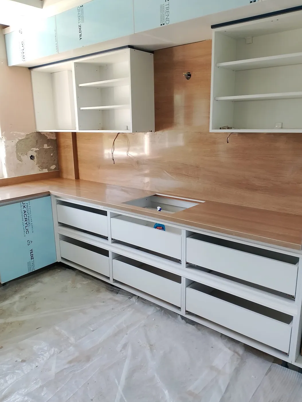 Mermer banyo tezgahı ve denizlik uygulaması — Antalya