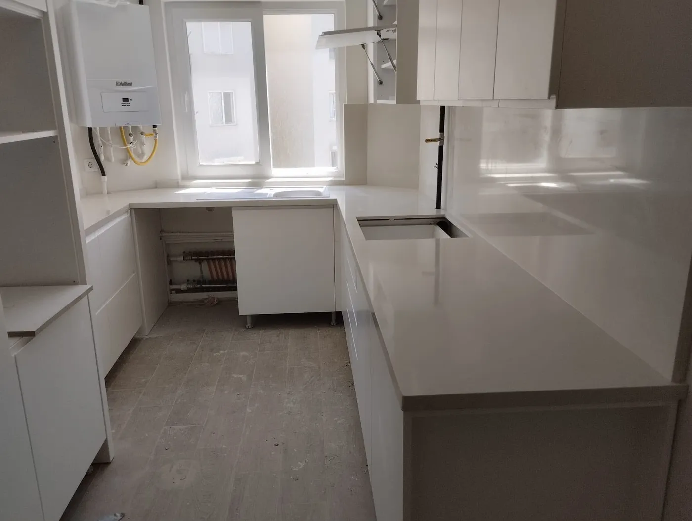 Mermer banyo tezgahı ve denizlik uygulaması — Antalya