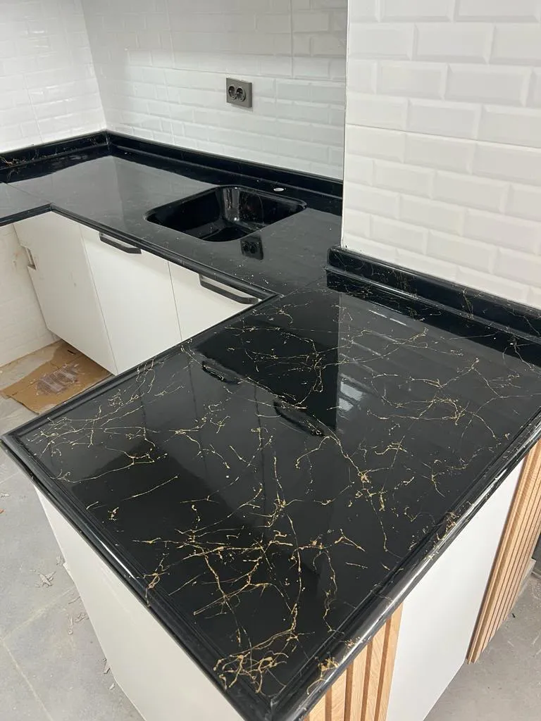 Mermer banyo tezgahı ve denizlik uygulaması — Antalya